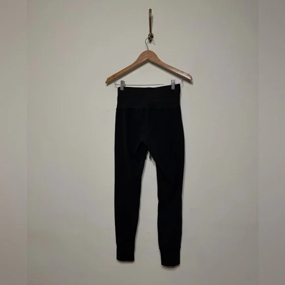 Vuori Daily Legging in Black - Picture 8 of 8